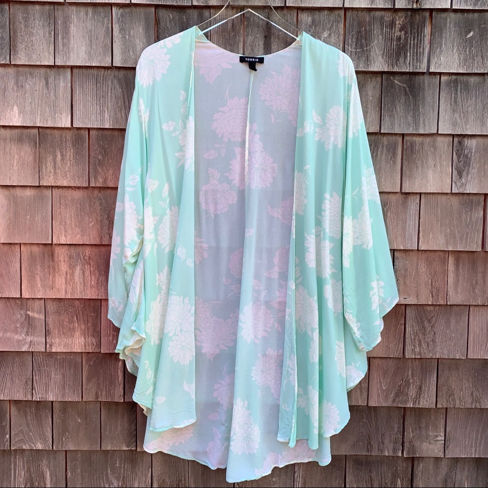 Torrid 1/2 Pretty mint green kimono flower unworn